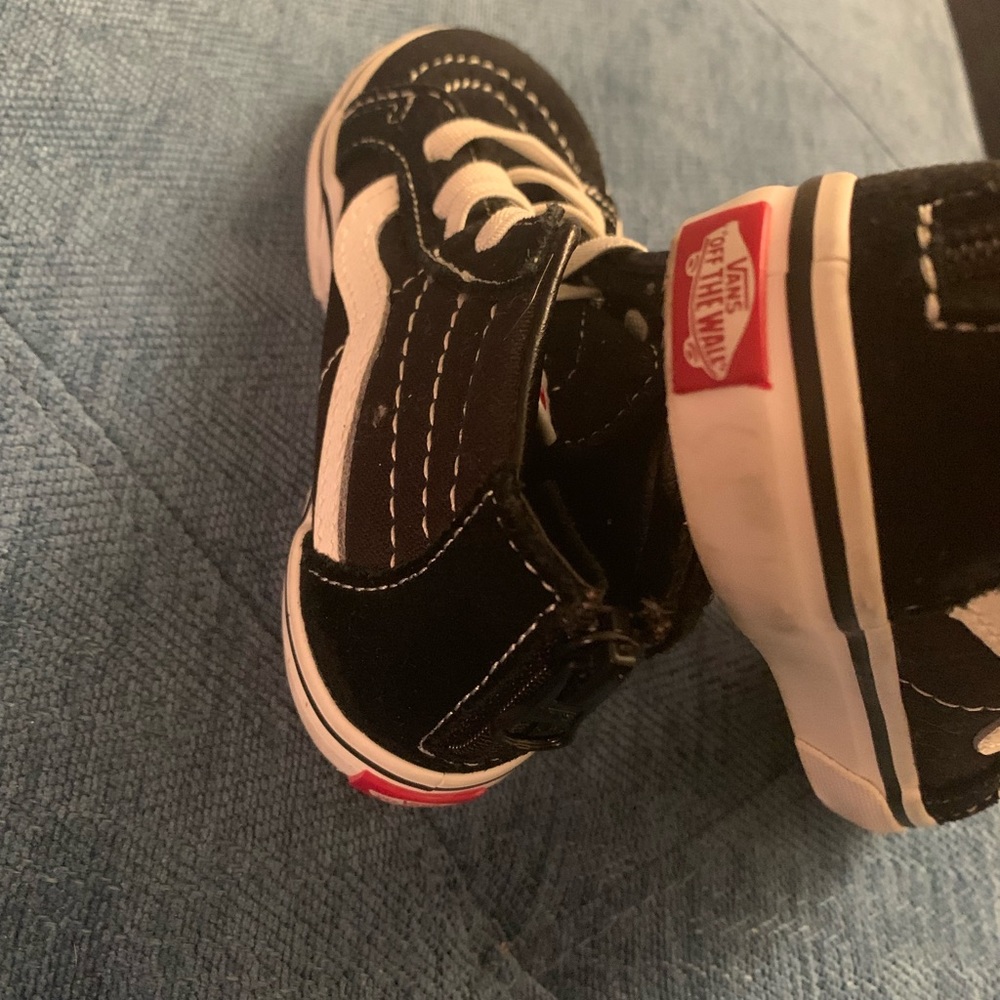 Vans - Picture 2 of 3
